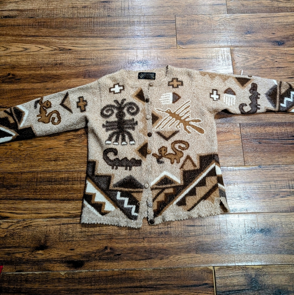 100% Alpaca La Vicunita Cardigan Made in Peru AZTEK